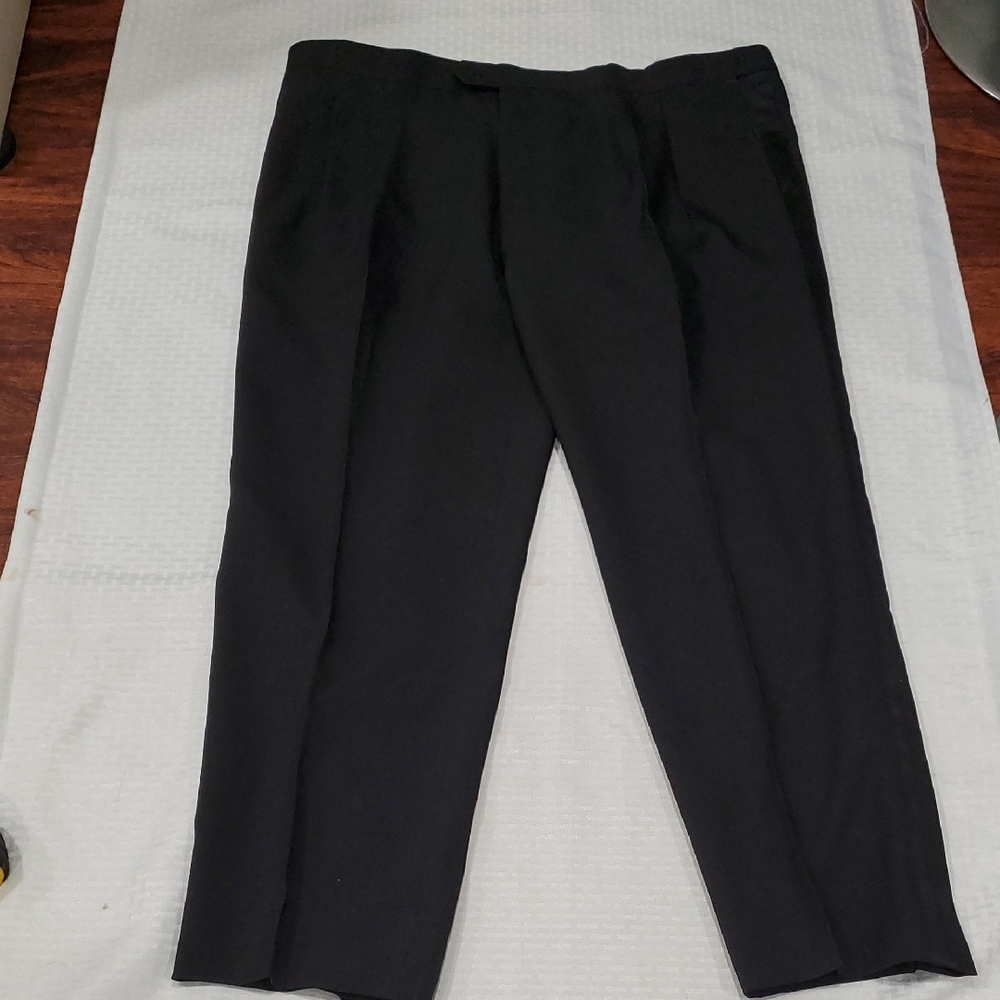 Gianni Vironi  Black Tuxedo Suit  with Tailored Fit and Versatile Style - Picture 12 of 16